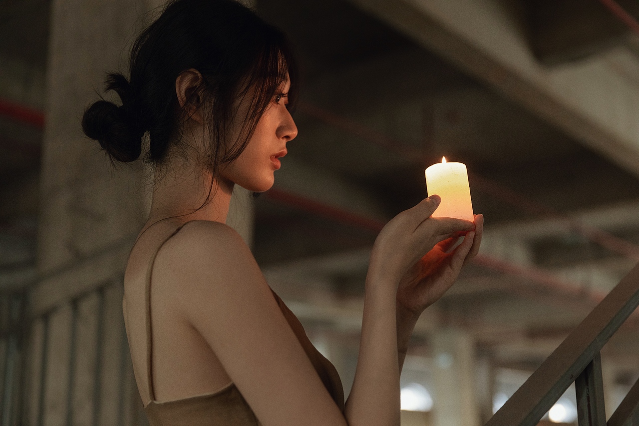 藏在暗处的光（图ZMzE1MjMyMjY4） - 人像摄影 - 站酷设计师茶底zzz原创素材 - 站酷ZCOOL