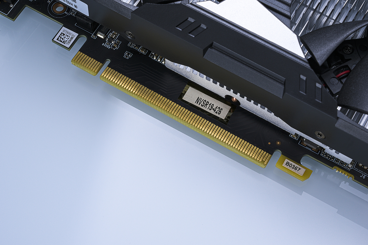 索泰GTX 1650S B显卡图赏