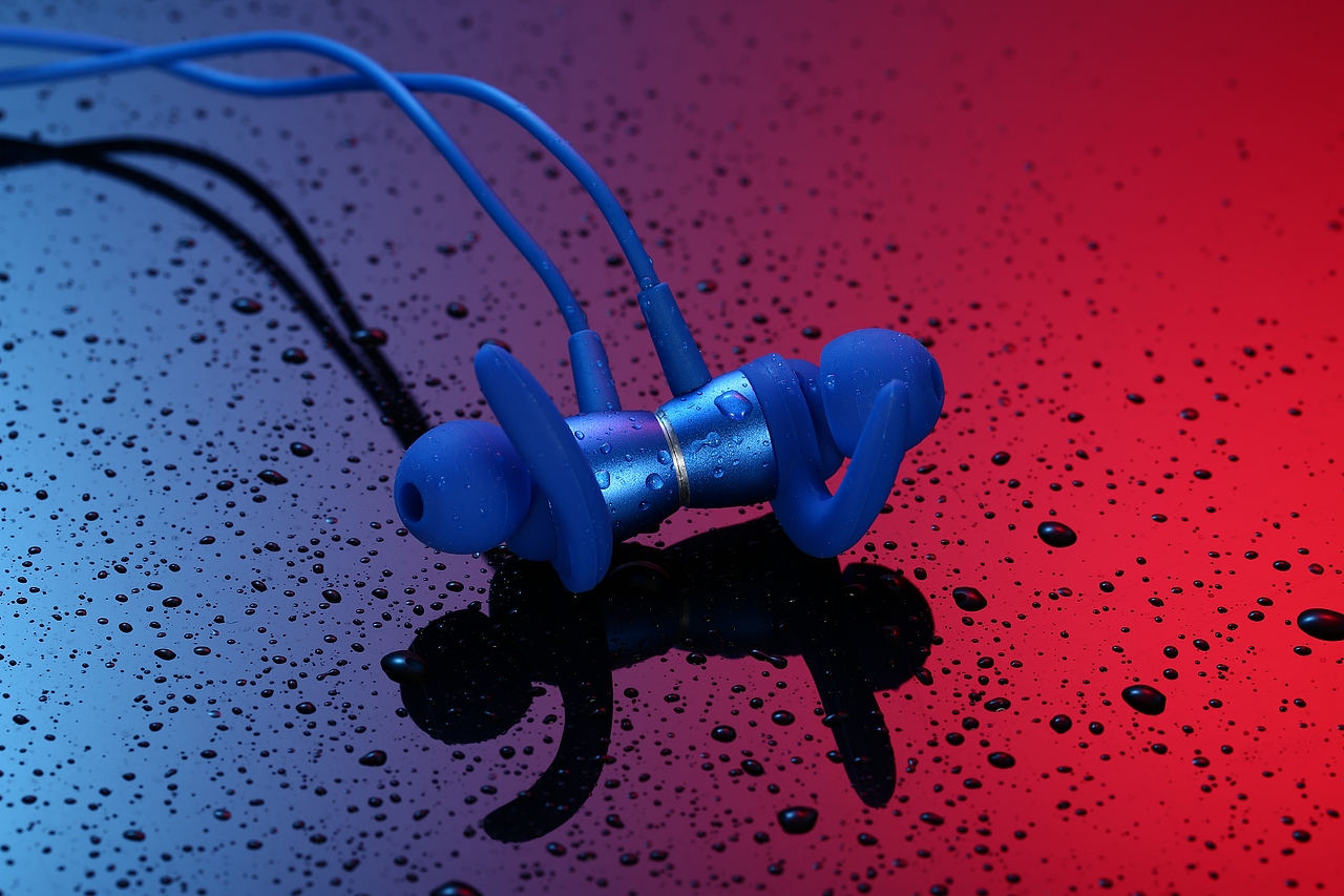 蓝牙运动耳机原图（图ZMTM2OTA1ODA0） - 产品摄影 - 站酷设计师白砂原创素材 - 站酷ZCOOL