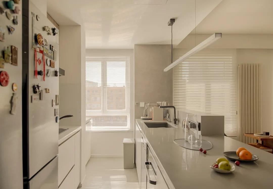 二人一猫,古典家具与现代风格交织的诗意栖居之所