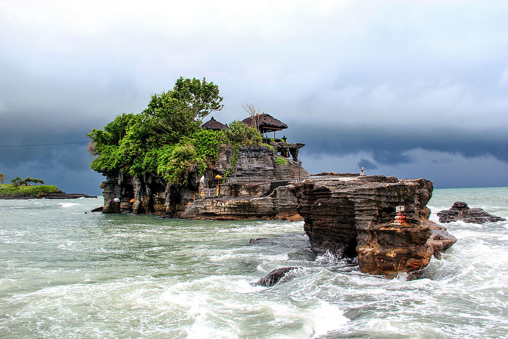 最后附上的是巴厘岛的海神庙