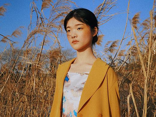 “我想融化进石头、树、河、天空之中”