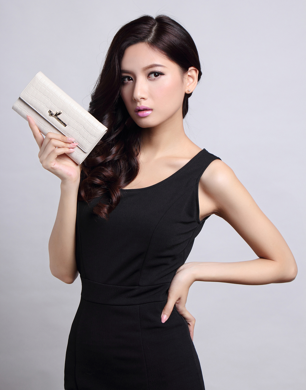 女手包钱真皮包模特拍照 广州皮具摄影 淘宝包包模特拍照（图ZNTc2Mjc2NTI=） - 产品摄影 - 站酷设计师广州古斯广告原创素材 - 站酷ZCOOL