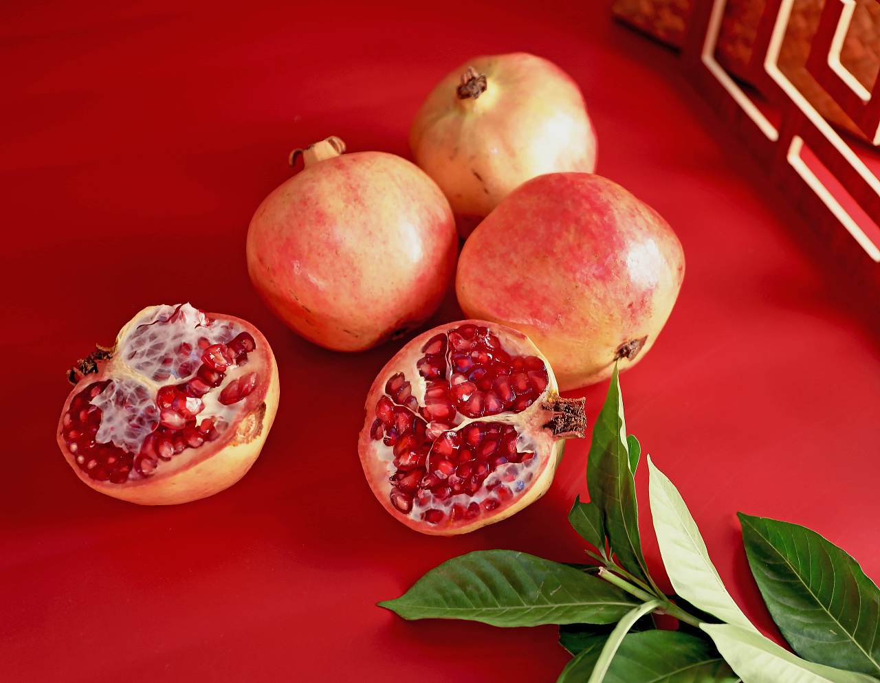 中国风红色喜庆石榴摄影