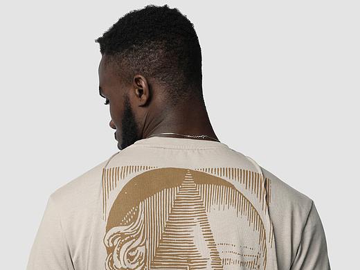 这件衣服也许设计师会喜欢吧