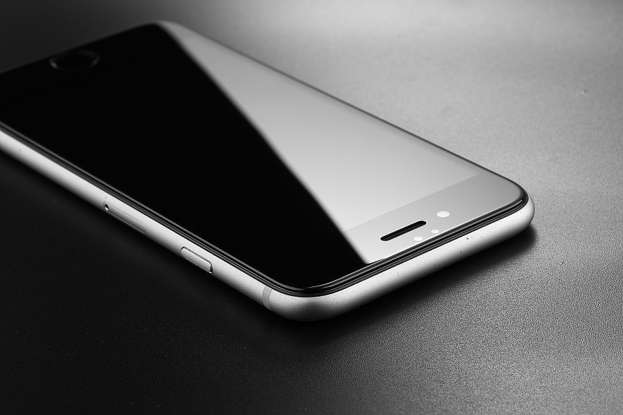 青年人摄影-手机钢化贴膜高清拍摄原图（图ZNTM0NzI0NjA=） - 产品摄影 - 站酷设计师青年人设计原创素材 - 站酷ZCOOL