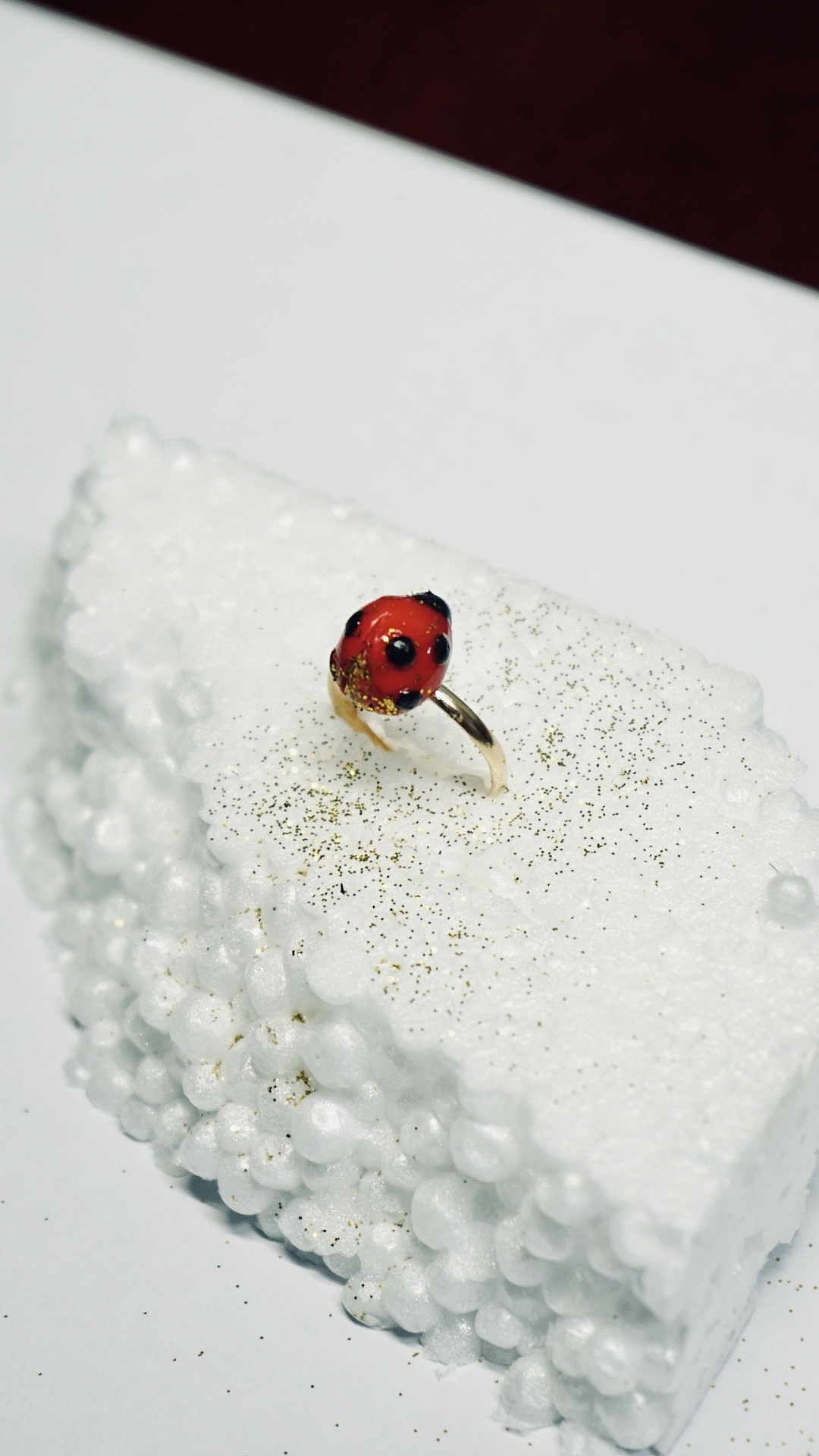 手工黏土戒指设计. 白雪中的春意