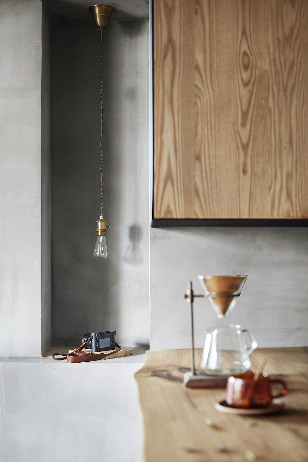 吧台是L每天早晨吃早餐喝咖啡阅读的区域