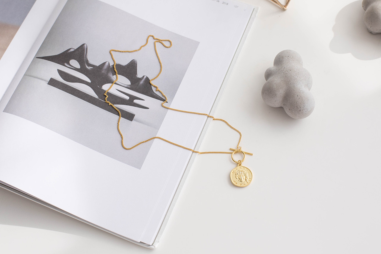 ins风冷淡风项链颈链拍摄静物产品拍摄银饰品首饰