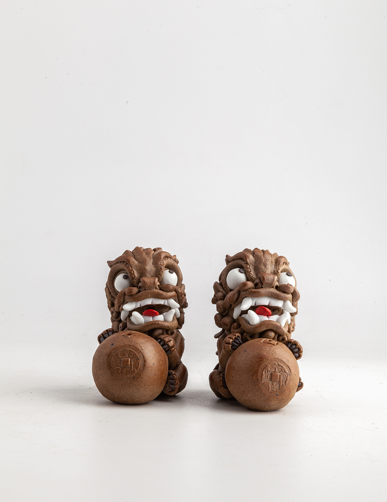 器十二原创手工景德镇陶瓷捏雕龙九子狻猊石狮茶宠摆件