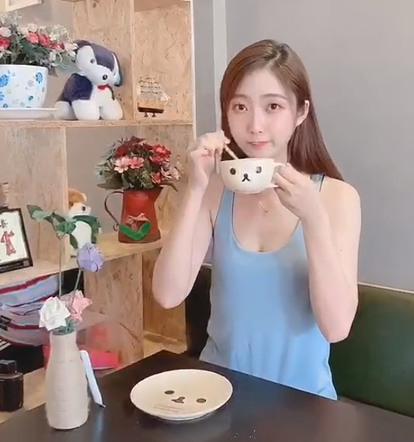 网红小姐姐也有春天?