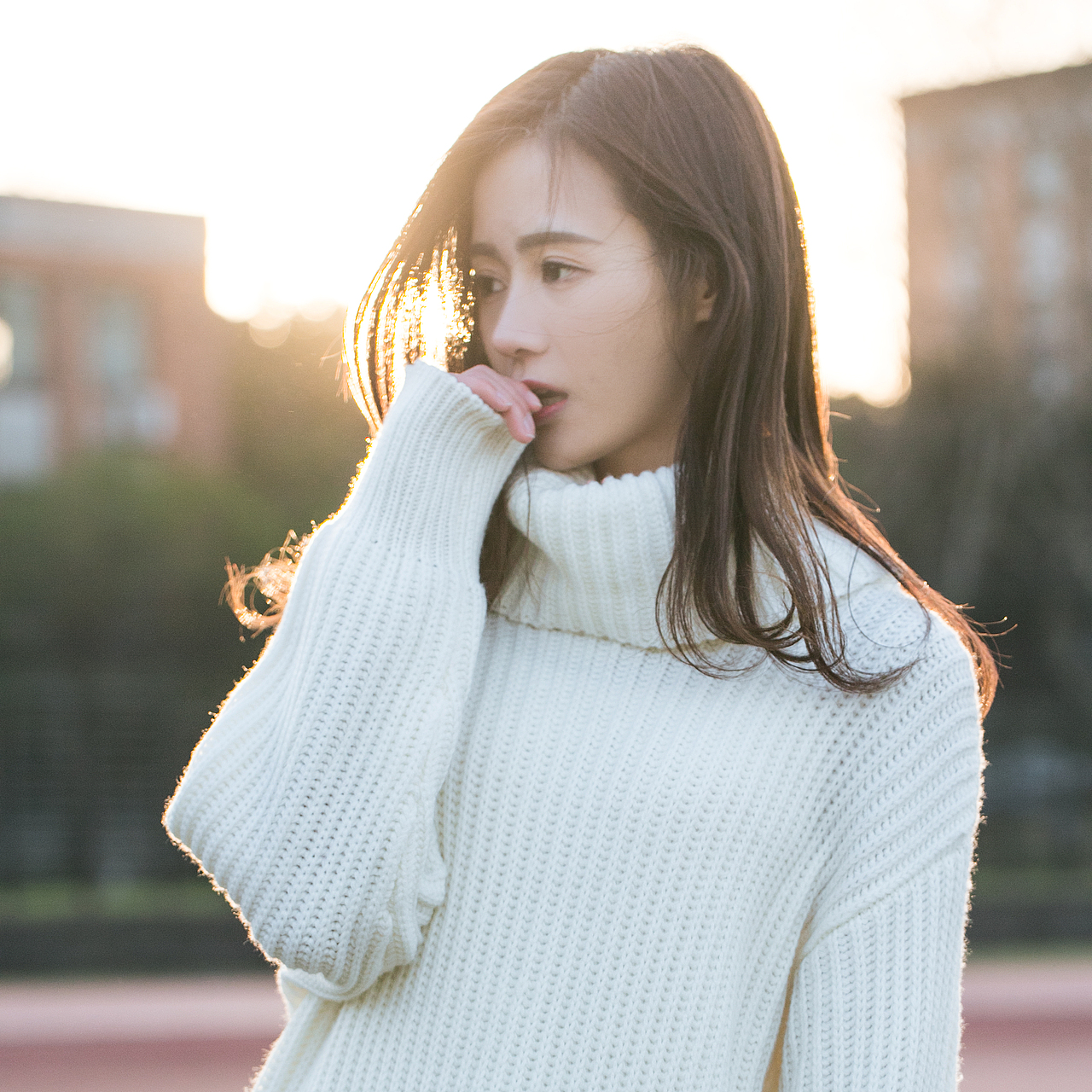 逆光下你的样子
