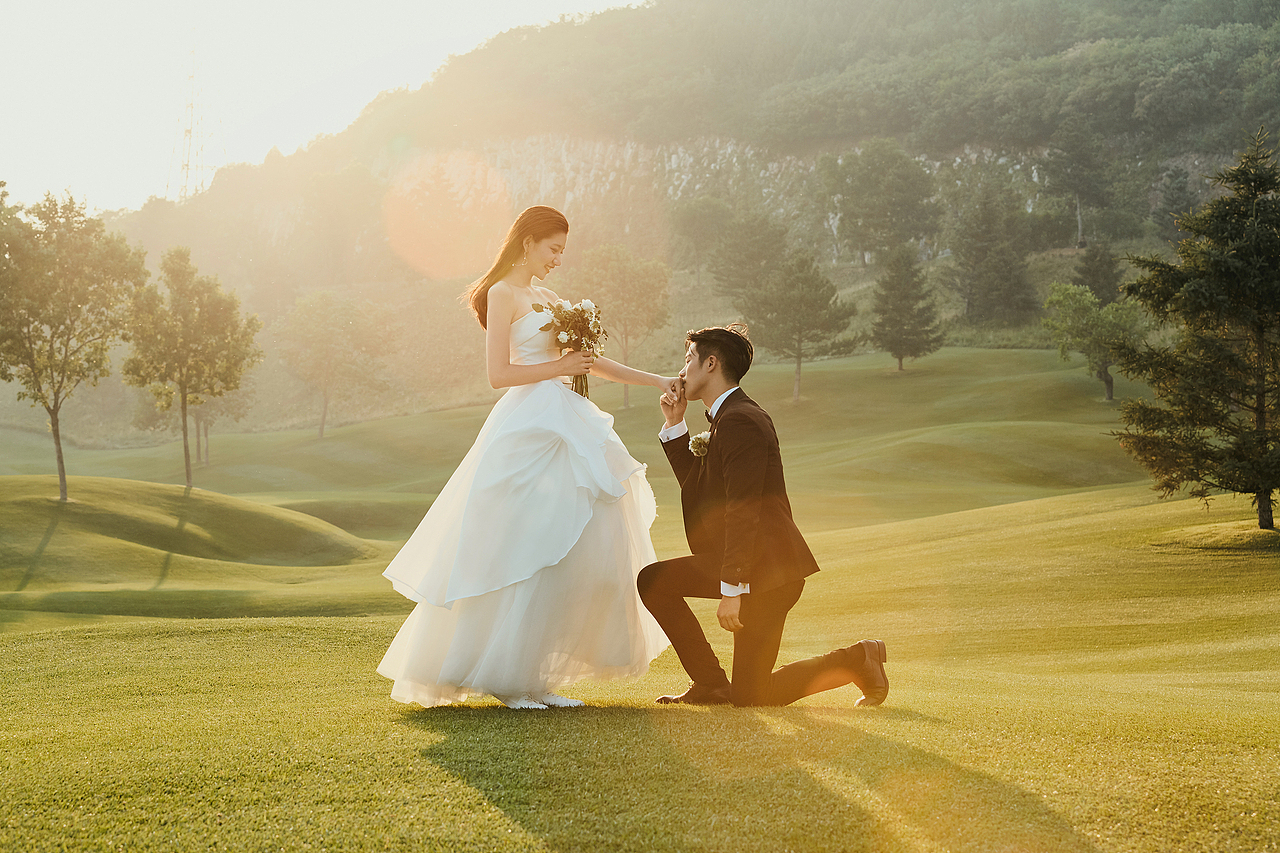 美到犯规的高级感森系草坪婚纱照!超好看!