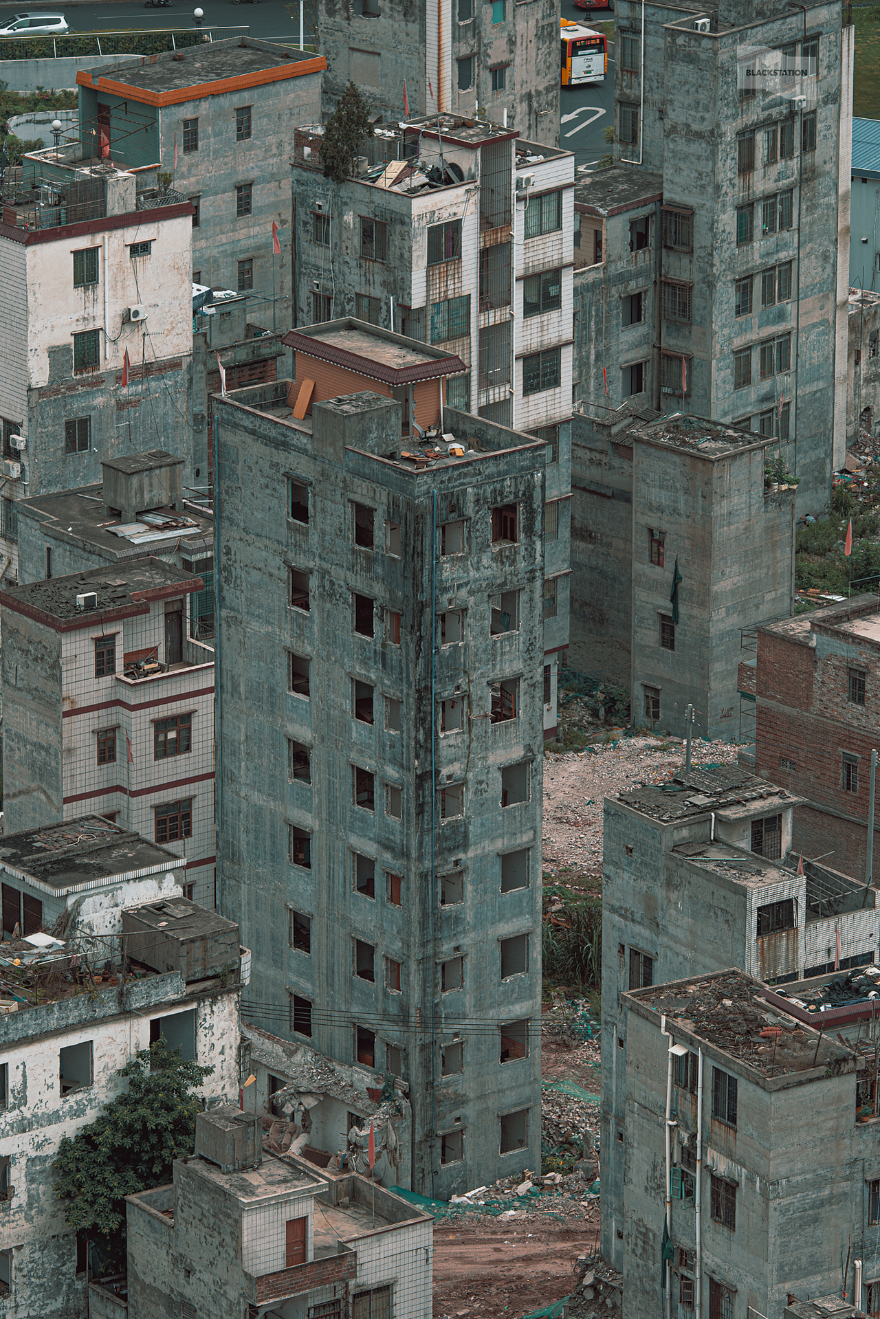 忽明忽暗 · 城中烟火 / 广州城中村主题系列 I