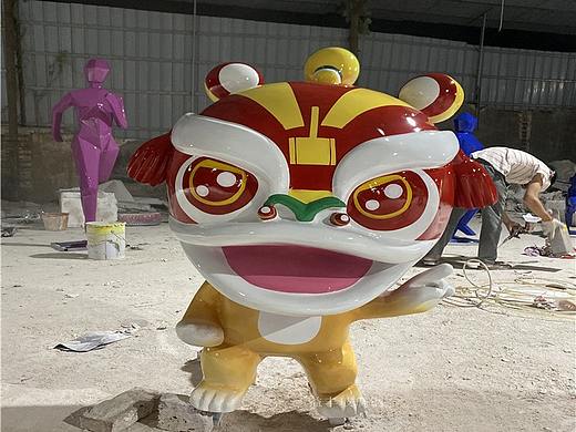 好年味的玻璃钢卡通狮子雕塑造型购物广场摆件