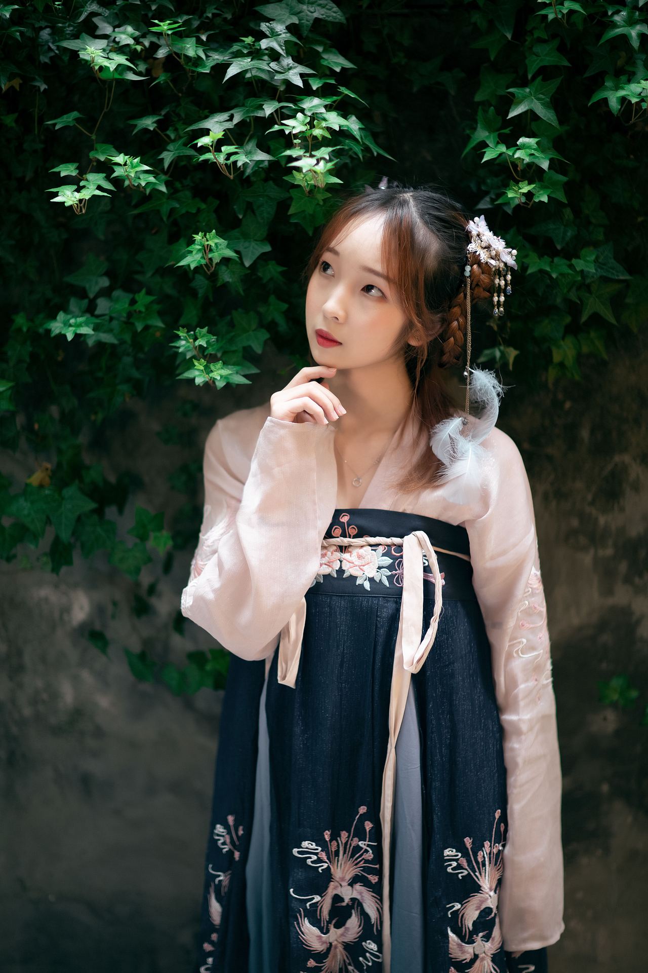 汉服小姐姐（图ZMjA4MzI2NjAw） - 人像摄影 - 站酷设计师比间绘影原创素材 - 站酷ZCOOL