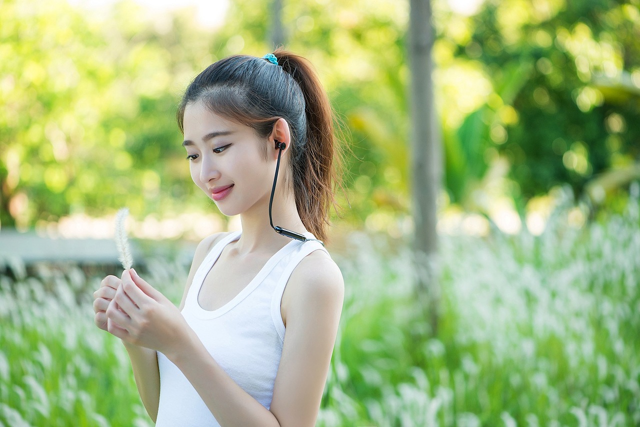 智映像/品牌运动耳机优质女国模平面拍摄