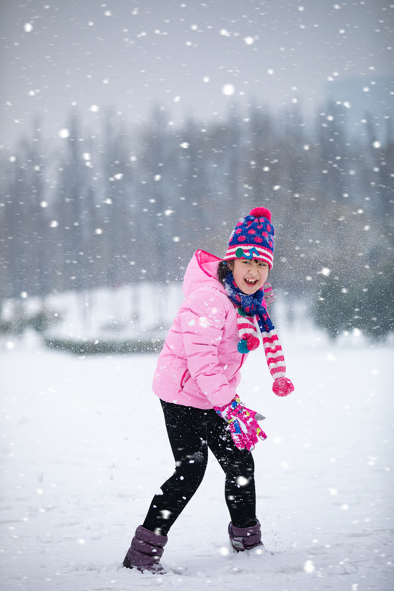 儿童户外写真下雪天