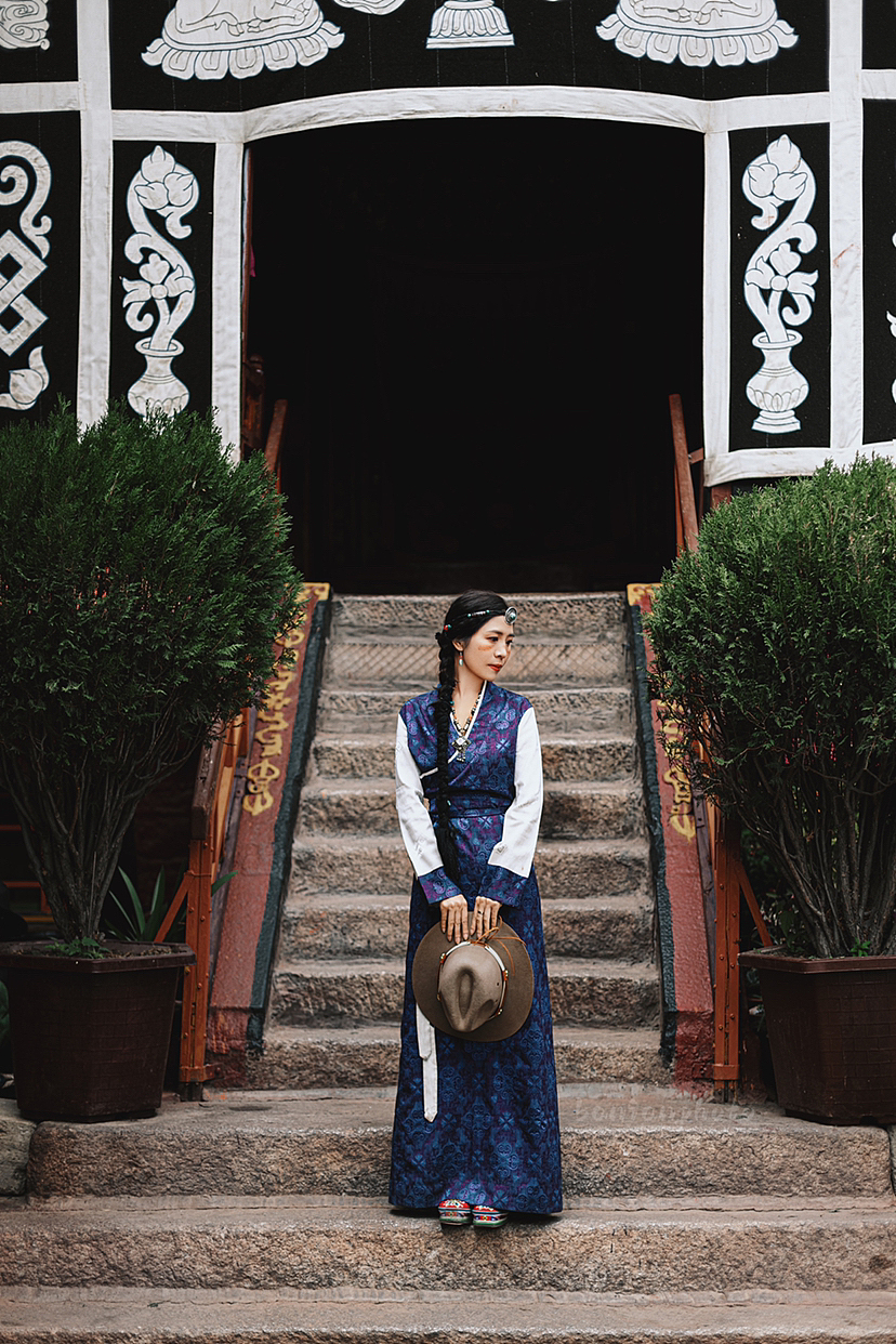 藏服写真|小众且优雅的拉萨服～（图ZMzQ0NTI2NzA0） - 人像摄影 - 站酷设计师巴年原创素材 - 站酷ZCOOL