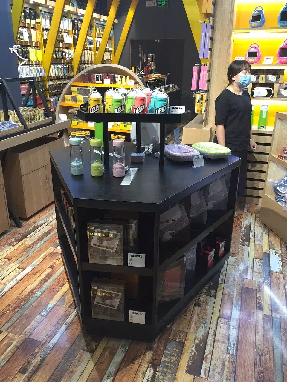 remax黑龙江商场零售店设计（更新完工实景照片）（图ZOTkyMjQzNjQ=） - 展陈设计 - 站酷设计师睿点设计原创素材 - 站酷ZCOOL