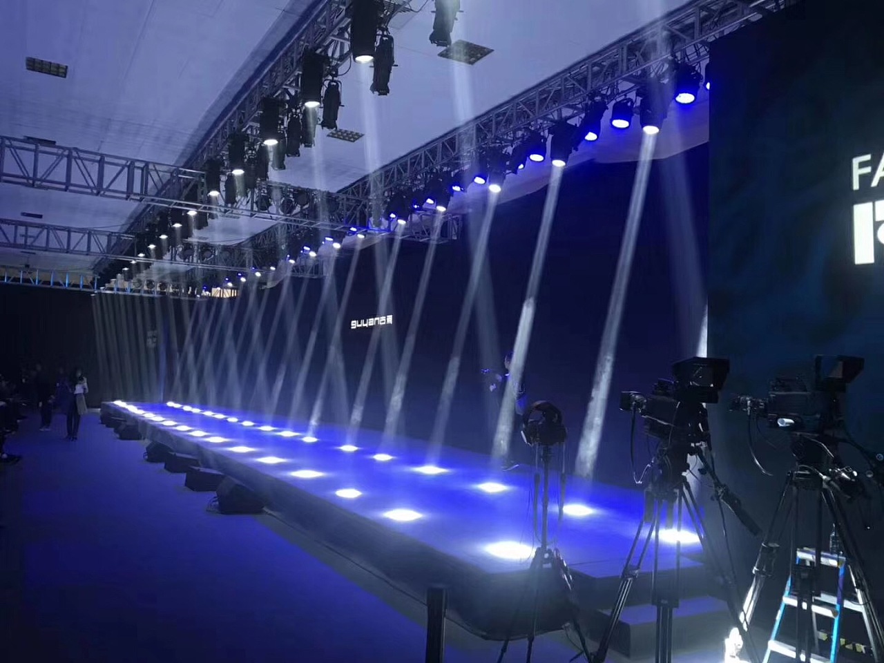 河北服装走秀 美轮美奂舞美设计搭建执行