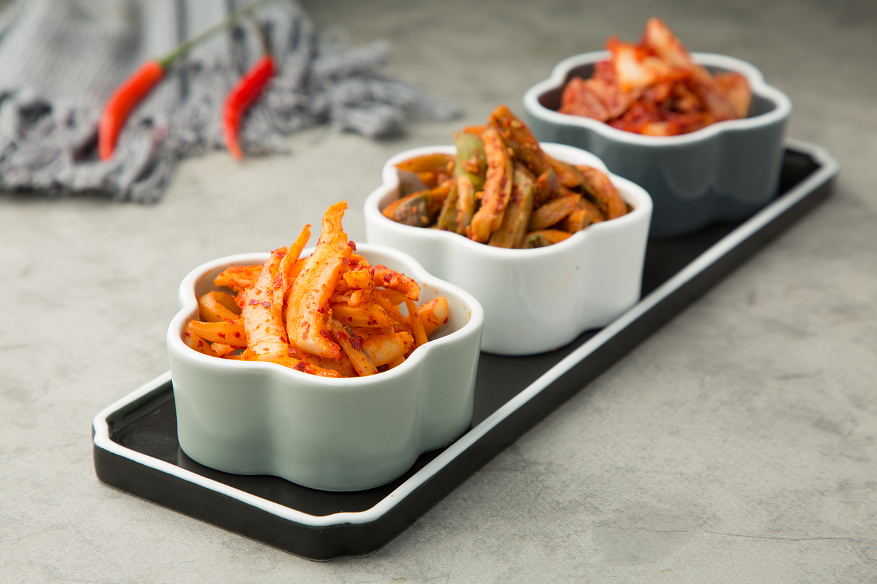 平板點餐一個人也能吃！韓式定食配九宮格小菜，泡菜燉豬排軟嫩入味超下飯|料理|美食|韓國料理|食尚玩家