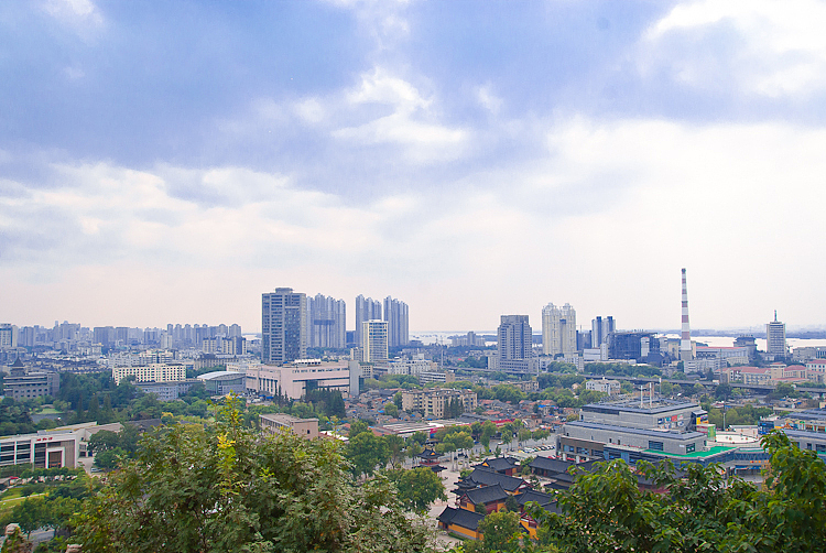 眼界无穷世界宽，安得阅江楼千万！