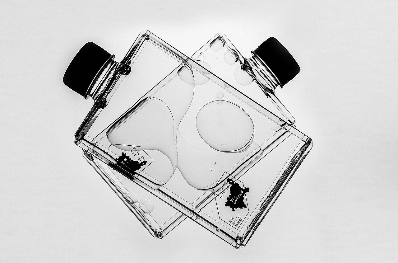 寻密十八岁-富锶天然矿泉水