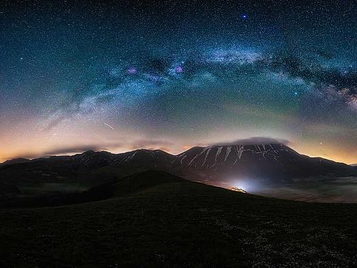 白象大廚請客吃“湯好喝”（個人主頁-ZNjM0MzgzNTY=） - 海報 - 站酷設計師Z021451930原創(chuàng)素材 - 站酷ZCOOL