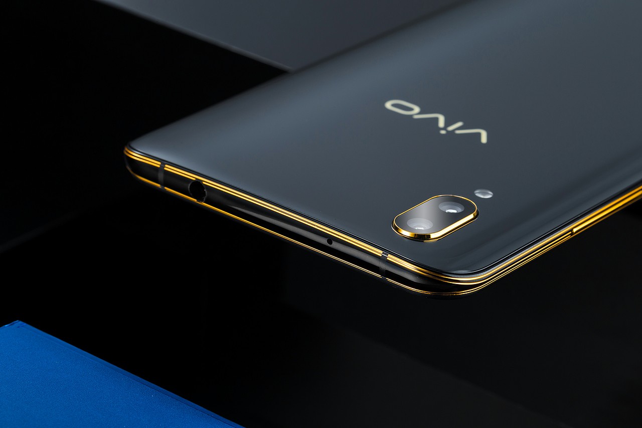 vivo X21黑金屏幕指纹版图赏,传说半年打磨黑金