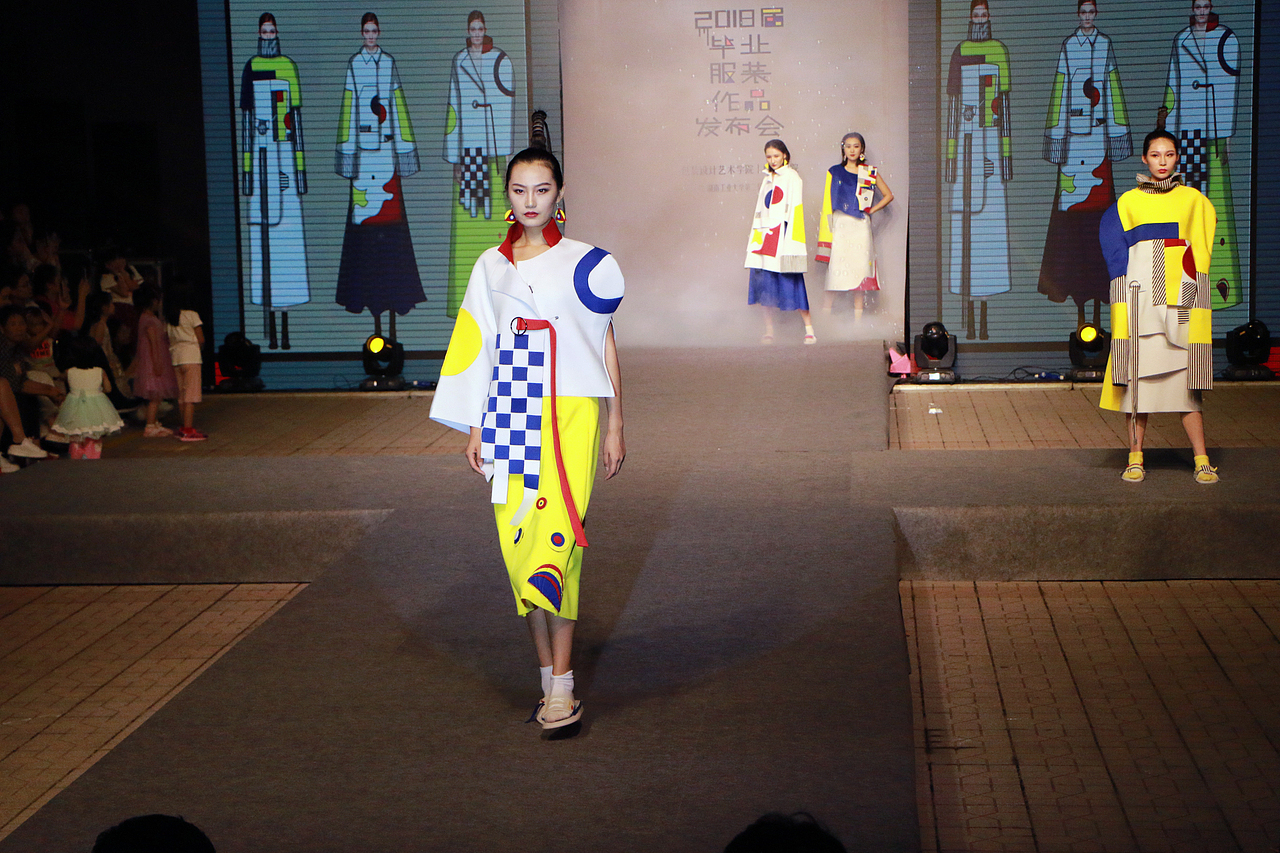 #2018毕业展#湖南工业大学2018届毕业服装作品发布会（图ZMTE4MzA2MTI0） - 人文/纪实摄影 - 站酷设计师梁小样原创素材 - 站酷ZCOOL