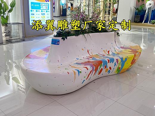 这条凳子玻璃钢休闲椅雕塑座椅，将决定你的人生高度