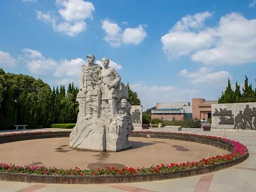 以沙家浜景区为例，谈谈如何让红色旅游景区发展建设的更好？