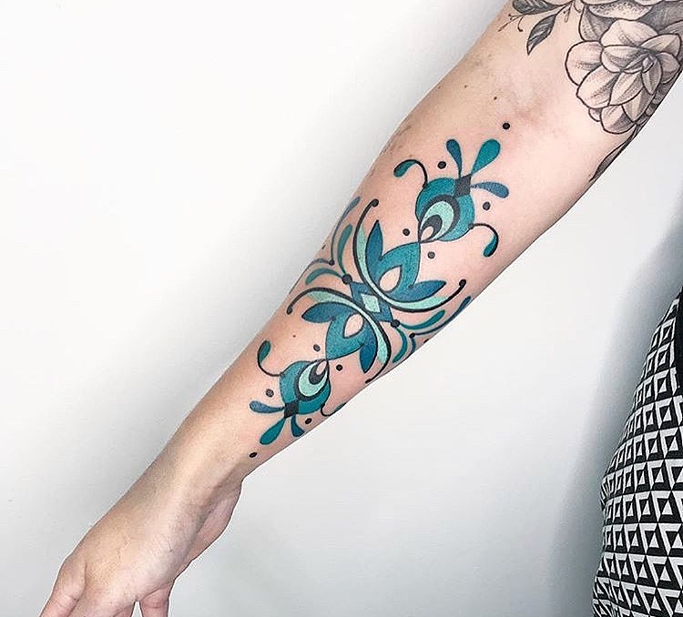 炫酷新式图腾彩色几何线条结合的花纹纹身宝鸡纹身店