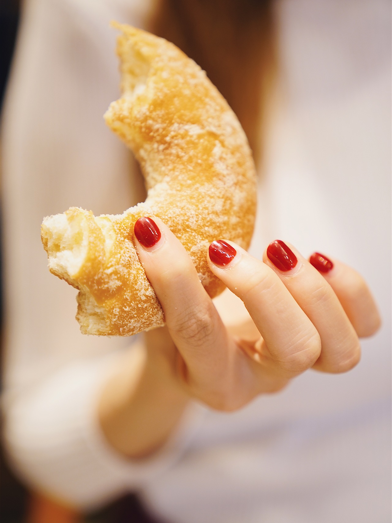 再访面包店 吃可颂的女孩（图ZMTAzNTEzMTI4） - 人像摄影 - 站酷设计师kohh2原创素材 - 站酷ZCOOL