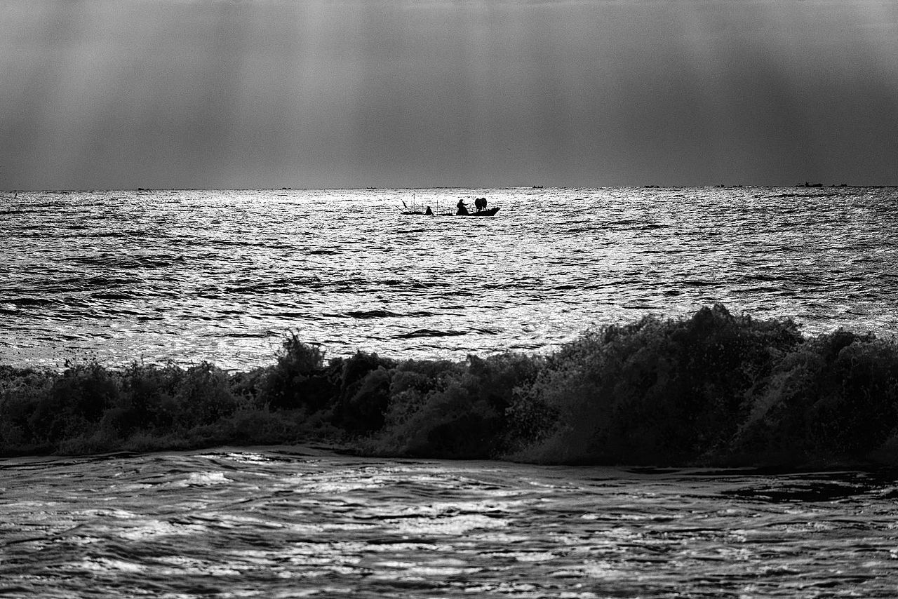 汪洋中的一条船