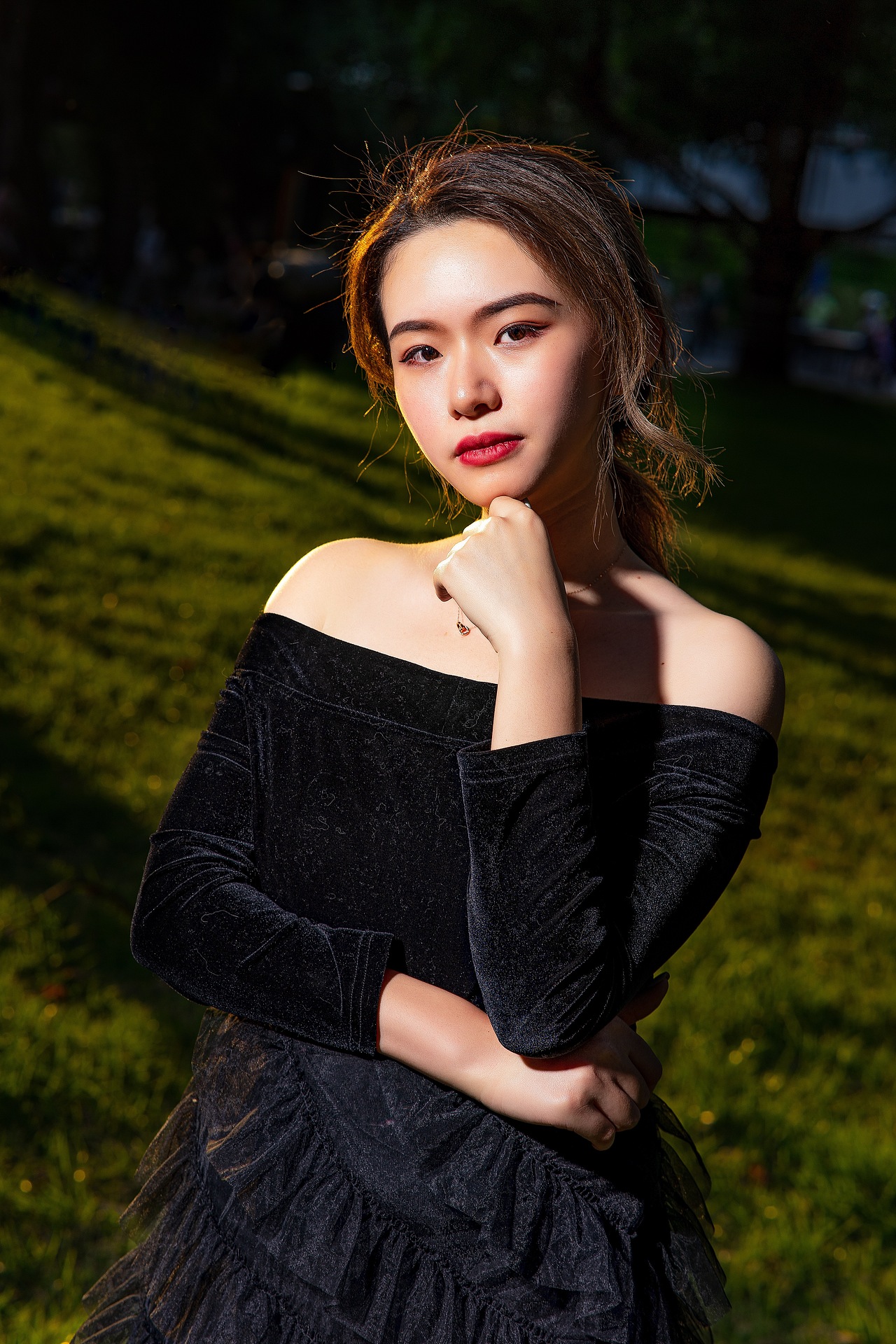 人造光混合自然光室外人像