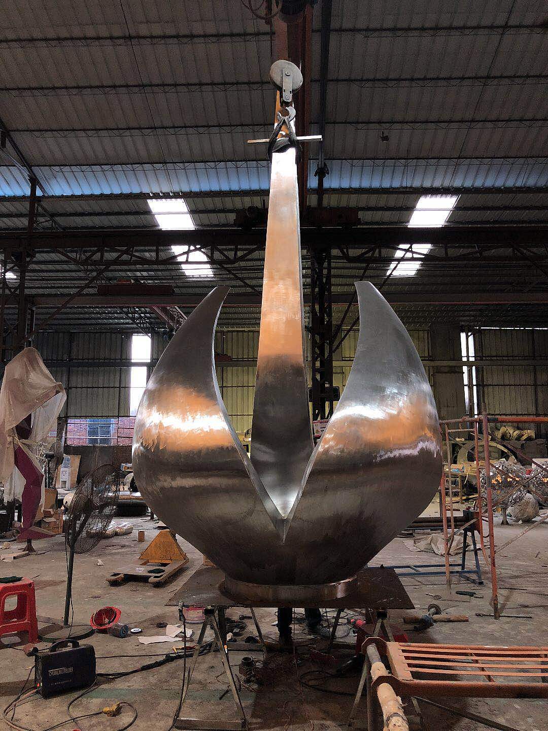 大型不锈钢雕塑制作现场 出口新加坡的雕塑（图ZMjMwNzQ2NTQ0） - 工艺品设计 - 站酷设计师高档金属制品原创素材 - 站酷ZCOOL