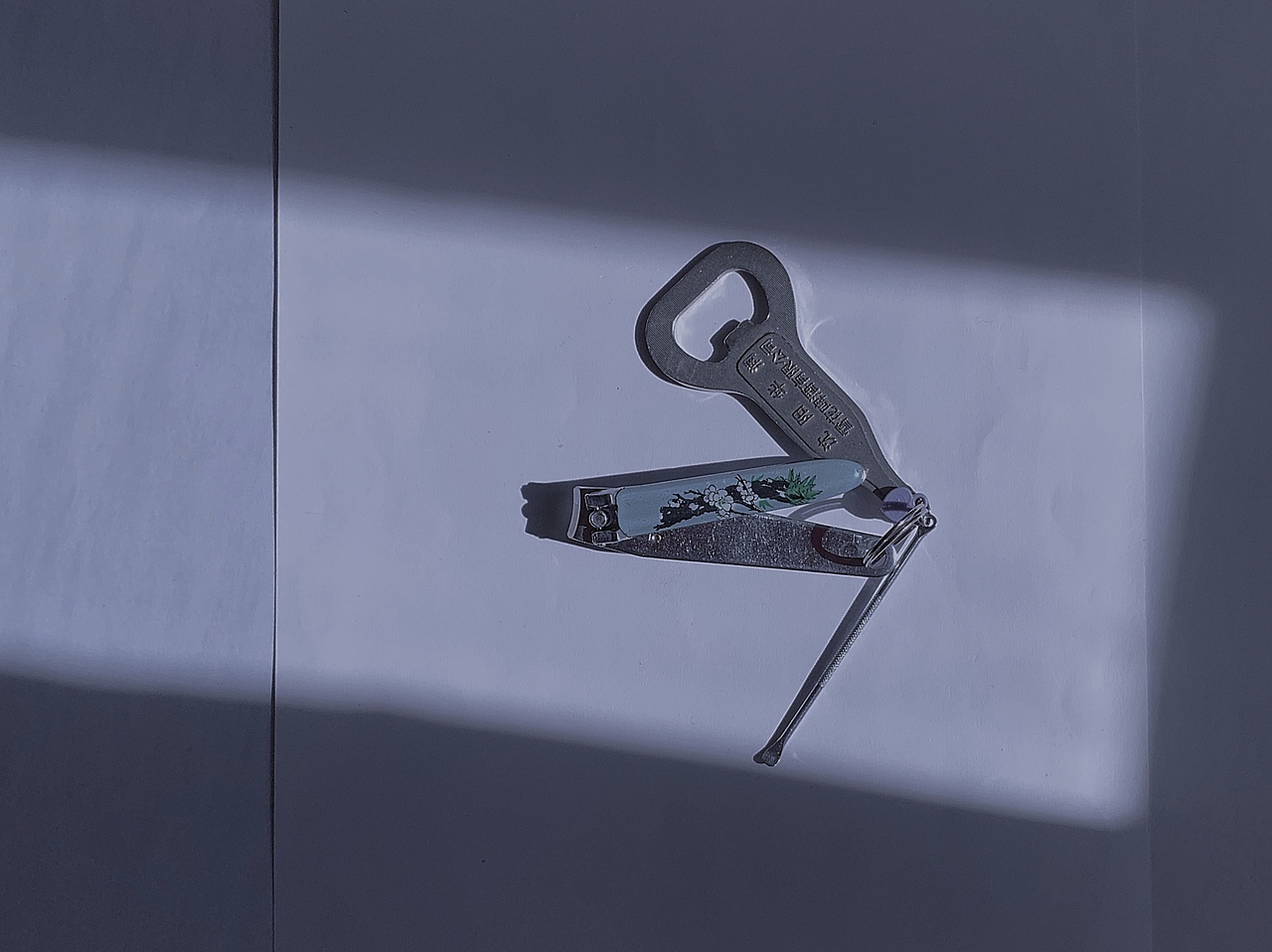 今天是干净 静谧 沉郁 明亮 透彻的