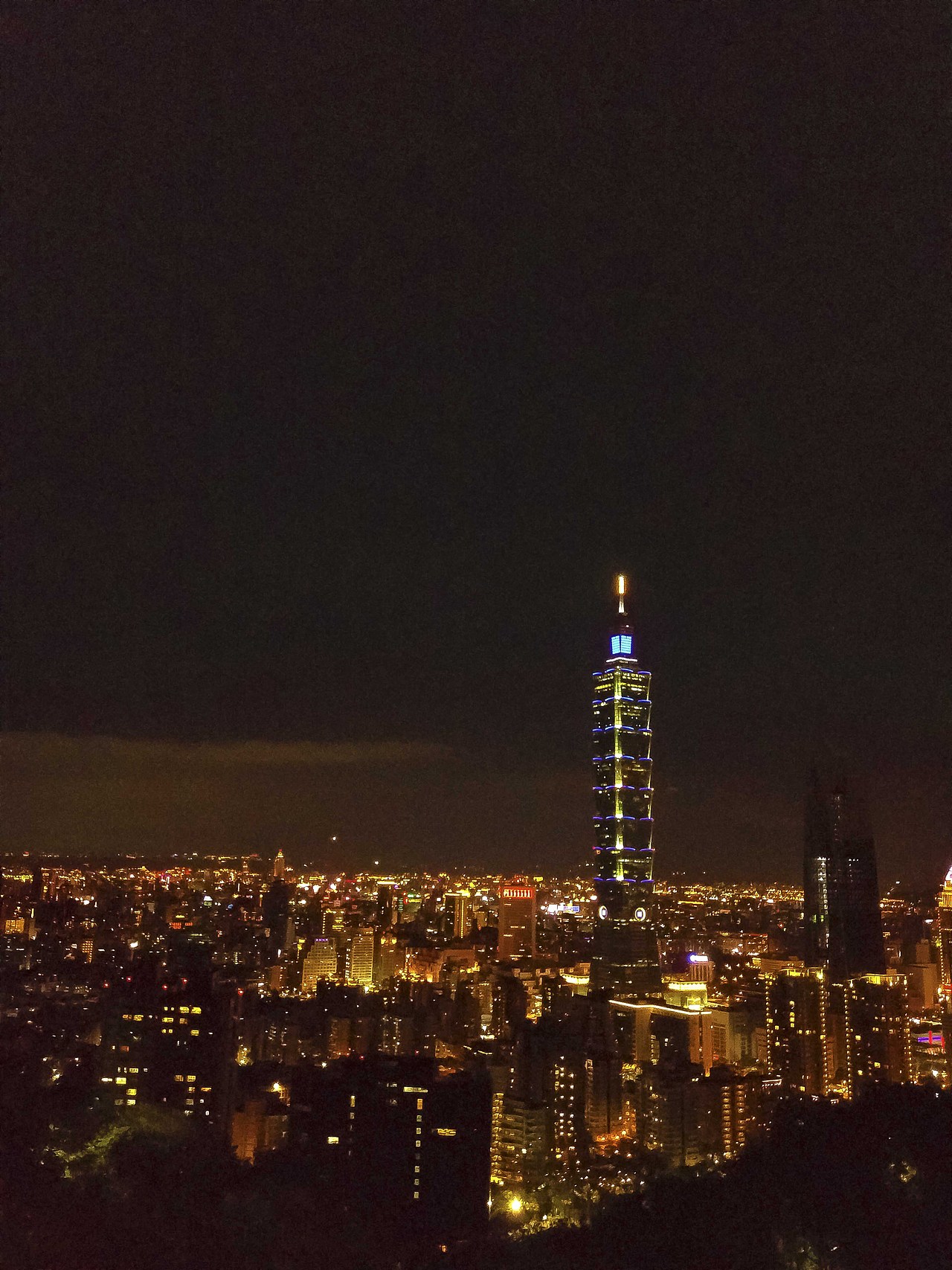 在象山上拍摄的一组101的照片,不甘心拍出游客照的我做了几种的试验。