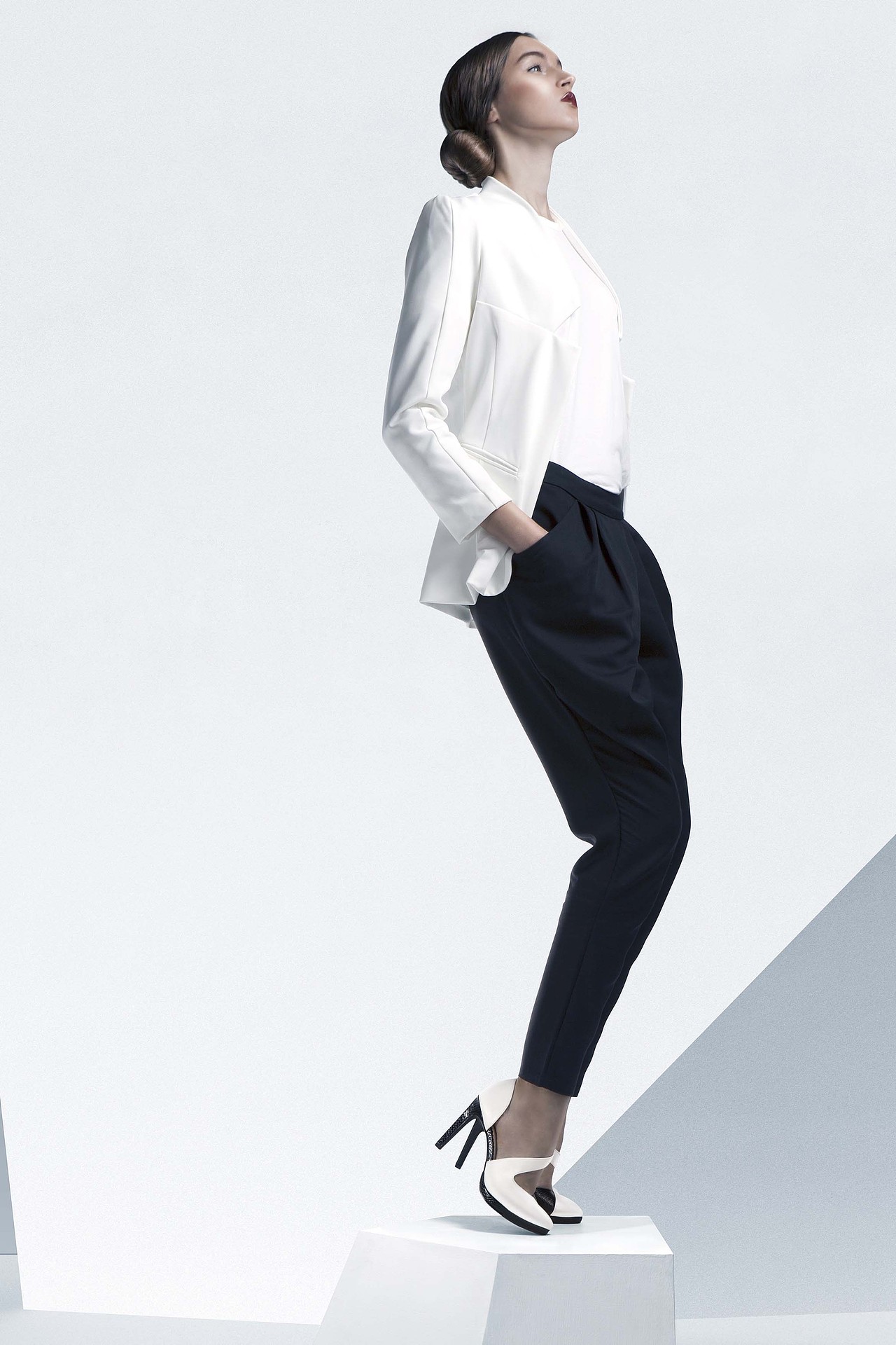 欧洲极致简约女鞋形象硬照（图ZNjUyMDI1ODQ=） - 人像摄影 - 站酷设计师流浪者牧羊人原创素材 - 站酷ZCOOL