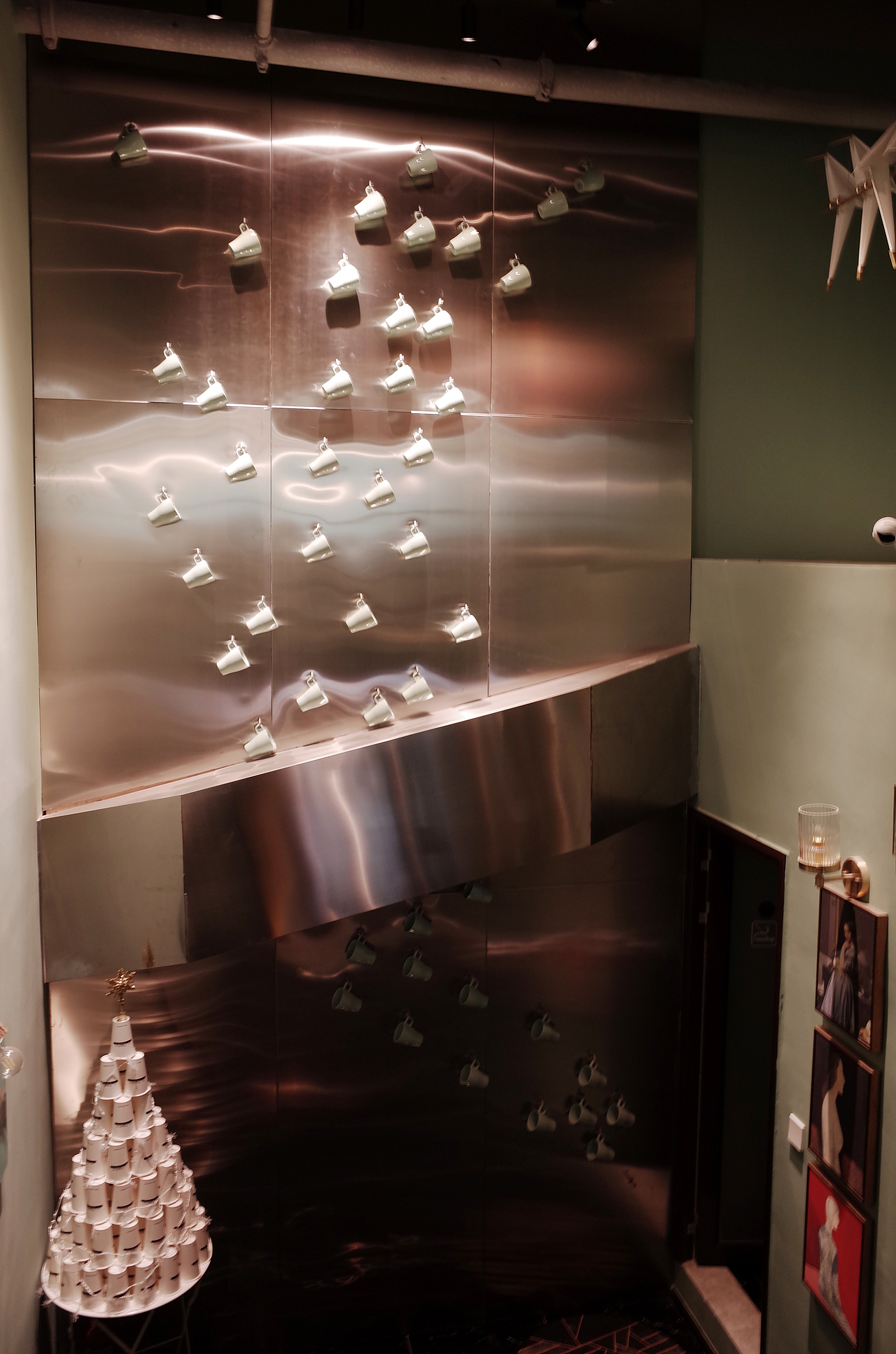 你在楼上看风景,看风景的人也在看你