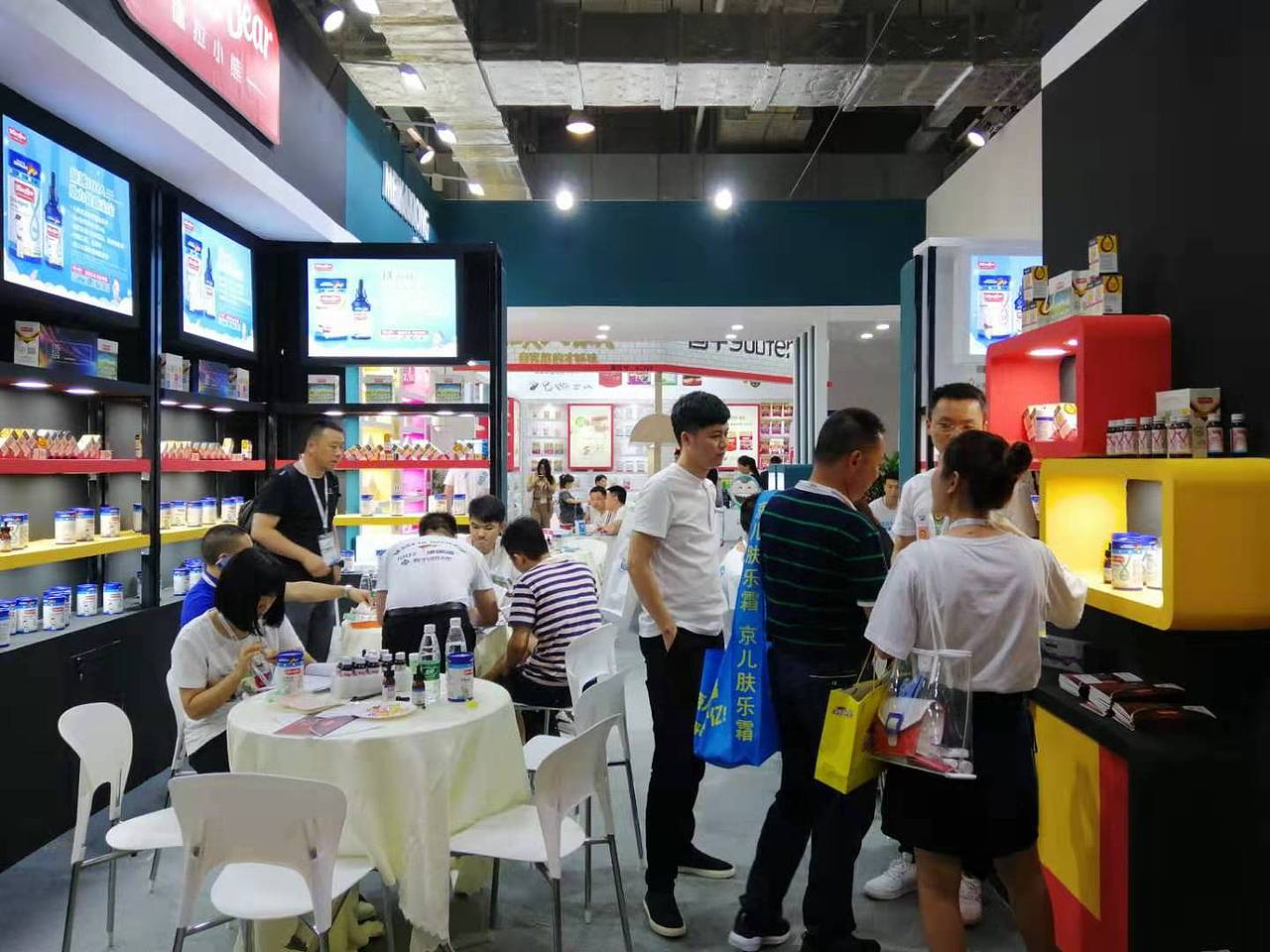 CBME盛会新生品牌系列的崛起——德拉小熊（图ZMTY5MjU0NTg4） - 人像摄影 - 站酷设计师魔力圈圈原创素材 - 站酷ZCOOL