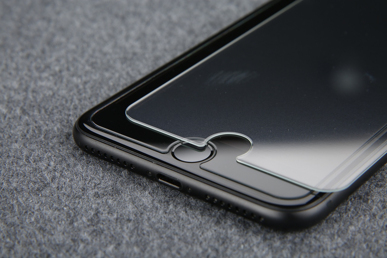 钢化膜手机修图