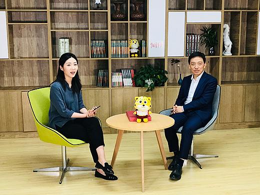 定位專家顧均輝做客北京日報(bào)報(bào)業(yè)集團(tuán)（個(gè)人主頁-ZNDYwMDY3MjA=） - 人像攝影 - 站酷設(shè)計(jì)師一篇正經(jīng)Dione原創(chuàng)素材 - 站酷ZCOOL