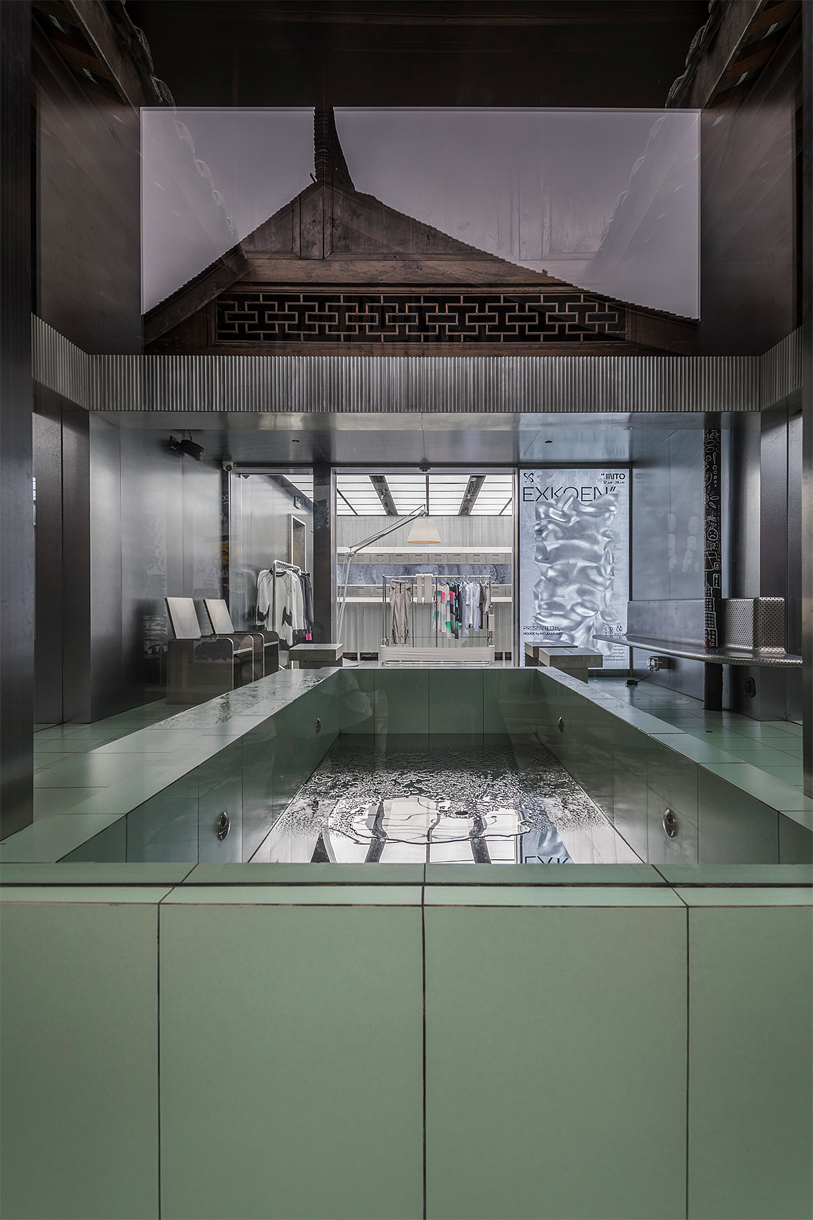 REVIEW - INTO EXKOEN