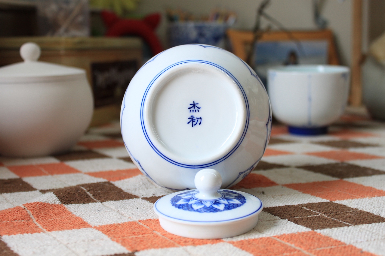 原创手绘青花陶瓷茶叶罐———《八宝》《缠枝莲》