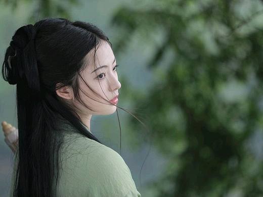 青衫烟雨客    似是故人来