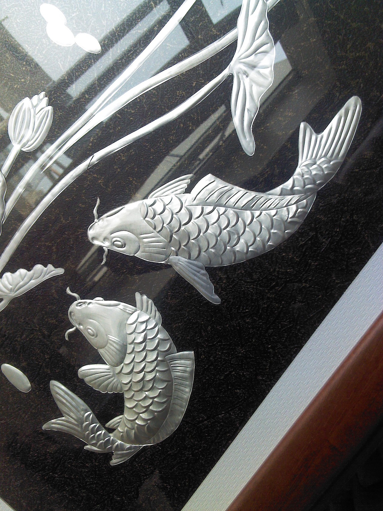 易拉罐画《鱼荷》