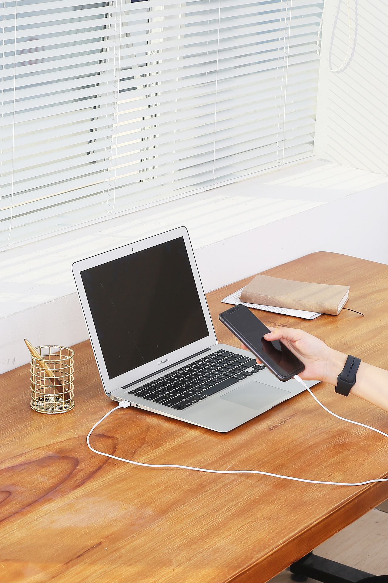 数码产品-手配小场景-数据线/手机壳